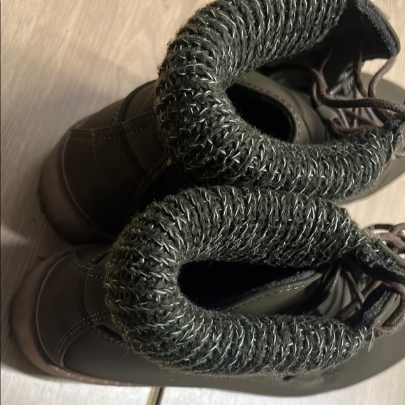 Rogue Green Lace Up Boots with Sturdy Build - Picture 6 of 8